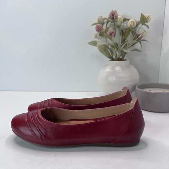 SoftWalk Safi Leather Flat Slip On Dark Red S2158-601 Women's US 7W NWOB - Picture 2 of 9